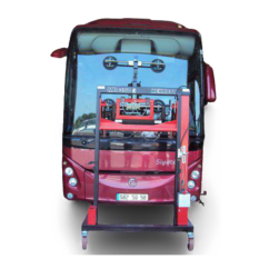 Windshield manipulator trolley for HGVs and BUSES