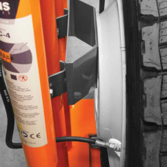 Lijm- en opblaasstation voor vrachtwagenbanden