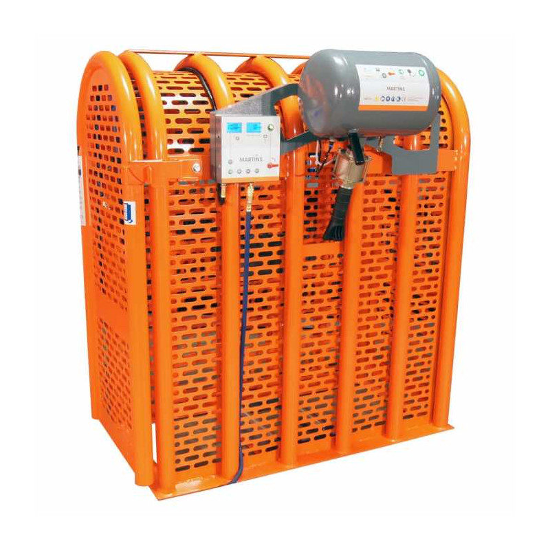 Roll cage with full inflation of HGV tyres Roll cage with full inflation of HGV tyres